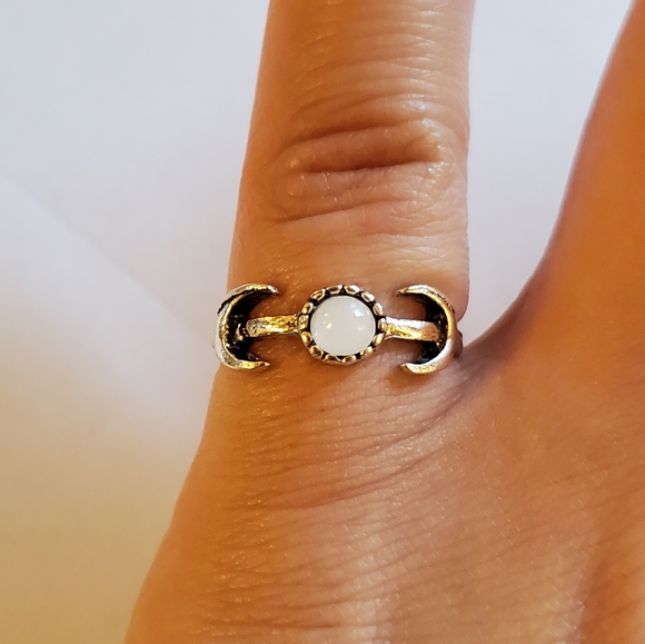 NWOT Dainty Opal Eclipse Ring - Picture 3 of 3